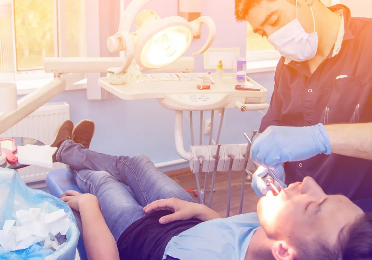 Jak dentysta wyrywa zęba: co musisz wiedzieć przed ekstrakcją Jak dentysta wyrywa zęba: co musisz wiedzieć przed ekstrakcją