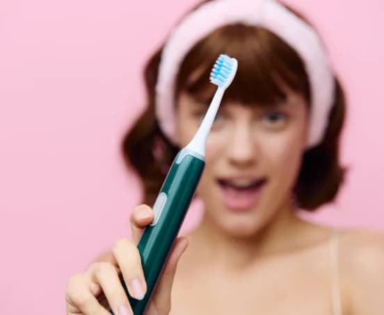 Czy szczoteczka soniczna niszczy szkliwo? Sprawdź, jak uniknąć uszkodzeń Czy szczoteczka soniczna niszczy szkliwo? Sprawdź, jak uniknąć uszkodzeń