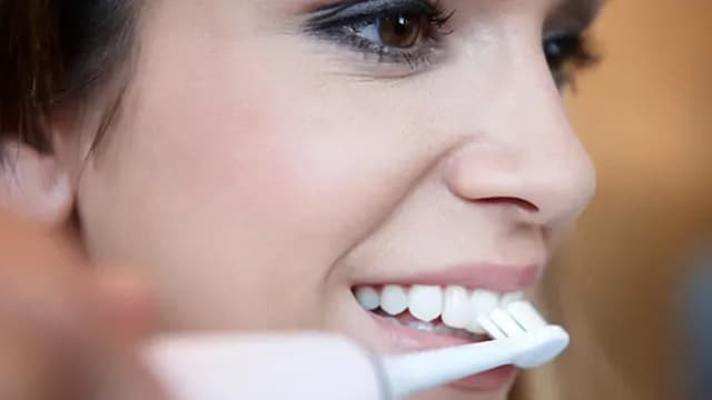 Co daje szczoteczka soniczna do zębów? Odkryj jej niesamowite zalety Co daje szczoteczka soniczna do zębów? Odkryj jej niesamowite zalety