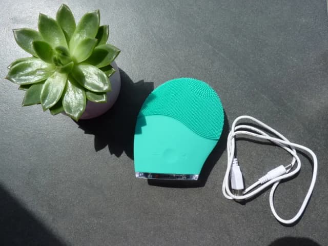 Jak ładować szczoteczkę soniczna do twarzy - uniknij problemów z ładowaniem Jak ładować szczoteczkę soniczna do twarzy - uniknij problemów z ładowaniem