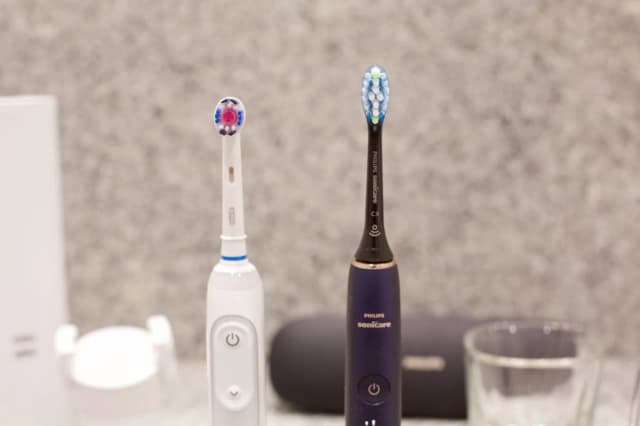 Która szczoteczka soniczna lepsza: Oral-B czy Philips Sonicare? Która szczoteczka soniczna lepsza: Oral-B czy Philips Sonicare?