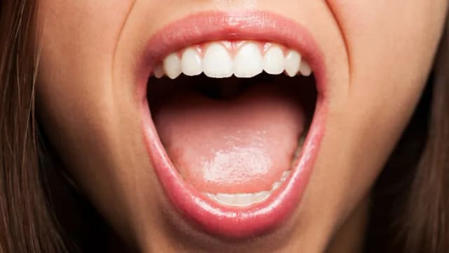 Jakie są objawy zapalenia jamy ustnej i kiedy szukać pomocy? Jakie są objawy zapalenia jamy ustnej i kiedy szukać pomocy?